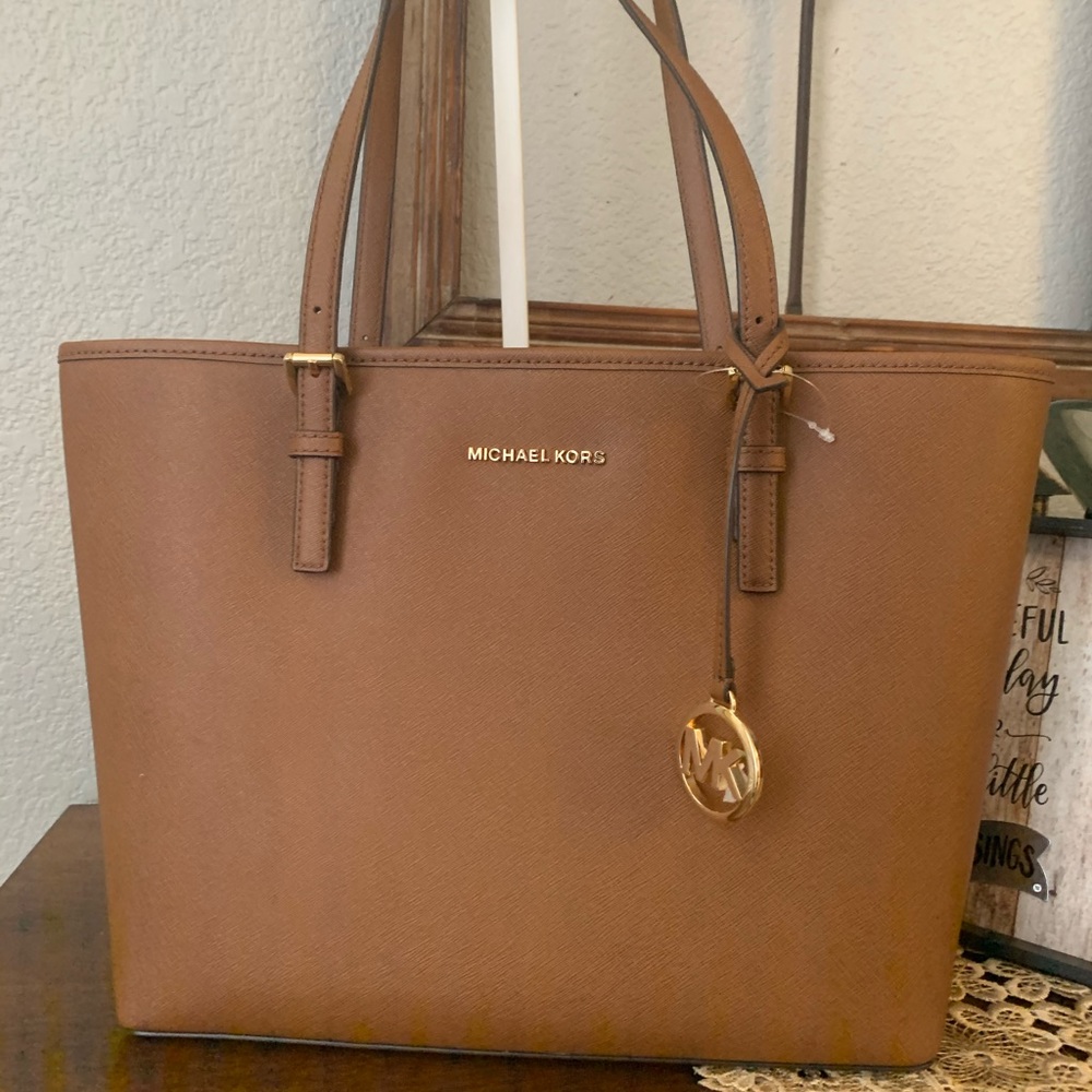 Last one ❗️💓New MK medium tote - Picture 2 of 6